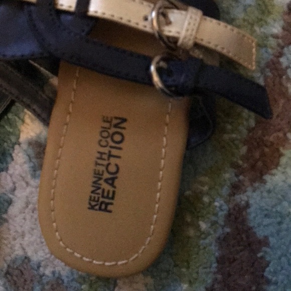 Kenneth Cole Thong Sandal - Picture 2 of 5